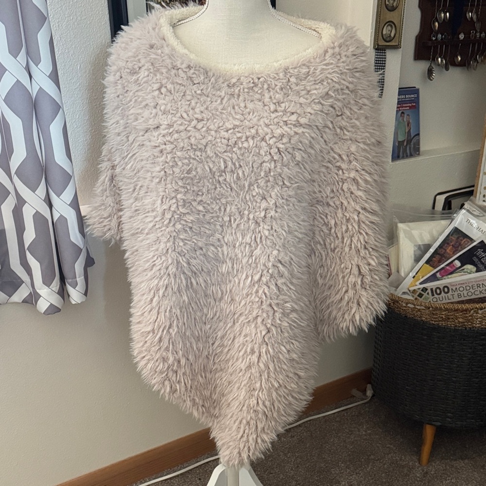 Coco + Carmen Plush Cream Wrap